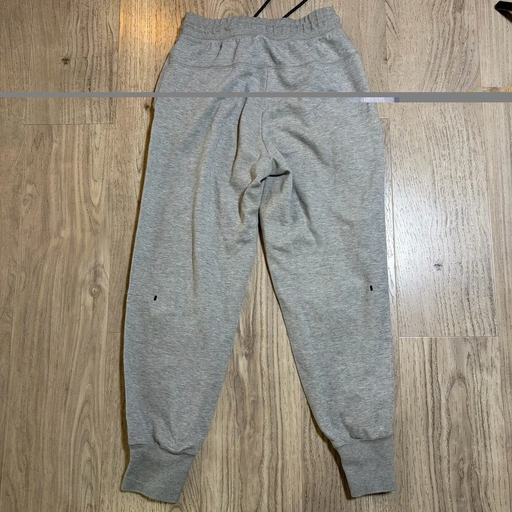 Nike Sportswear Tech Fleece Jogger Womens Size Small Pant‎ Grey Active Workout